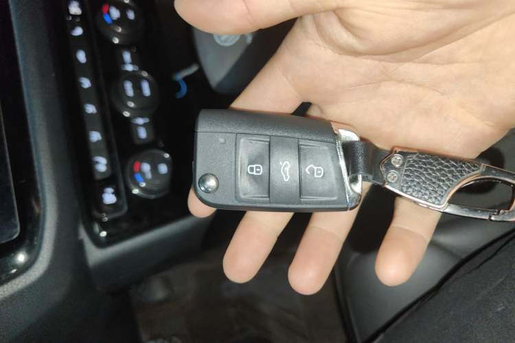 Used Volkswagen Tiguan L 2020 330TSI Automatic Two-Wheel Drive Smart Luxury Edition China VI Standard
