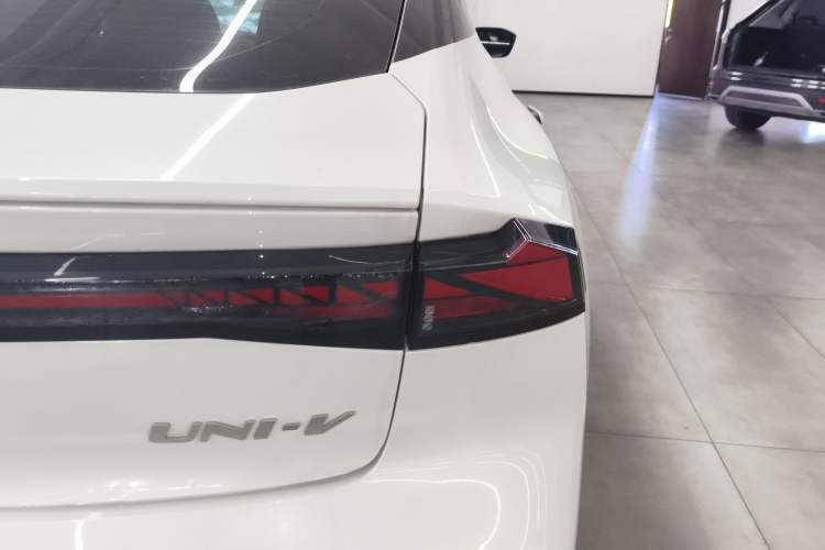 Used CHANGAN UNI-V 2023 1.5T Prestige Model
