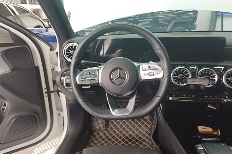 Used Mercedes-Benz A-Class 2022 Revised Version A 200 L Sport Sedan Fashionable Style Steering Wheel