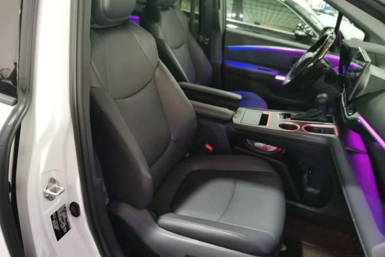 Used Toyota Granvia 2024 2.5L Hybrid Luxury Edition