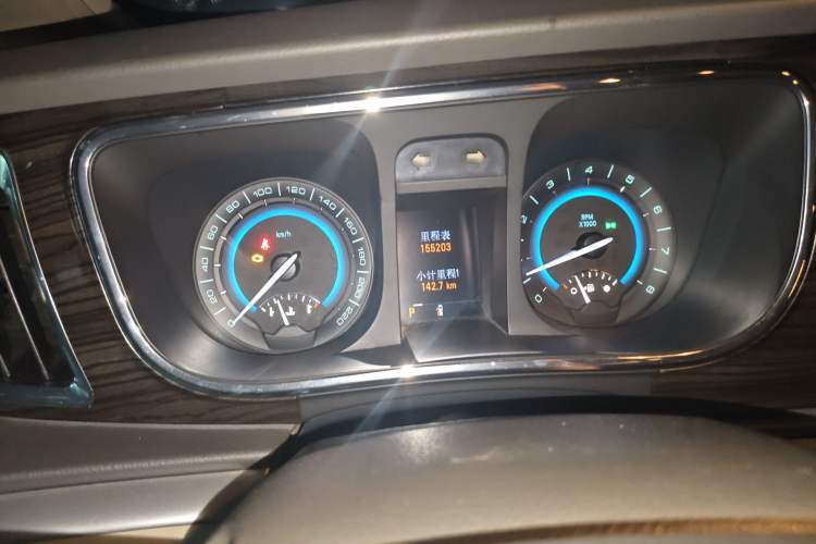 Used Buick GL8 2011 3.0L XT Luxury Business Flagship Edition Odometer Close Up