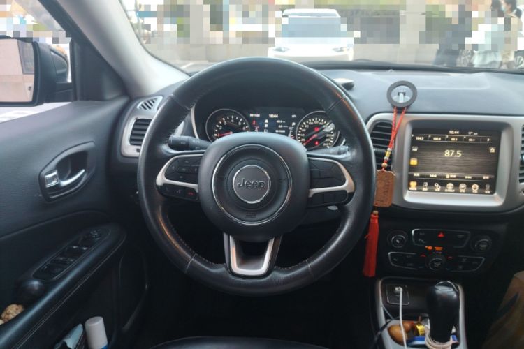 Used Jeep Compass 2017 200T Automatic Family Edition Steering Wheel