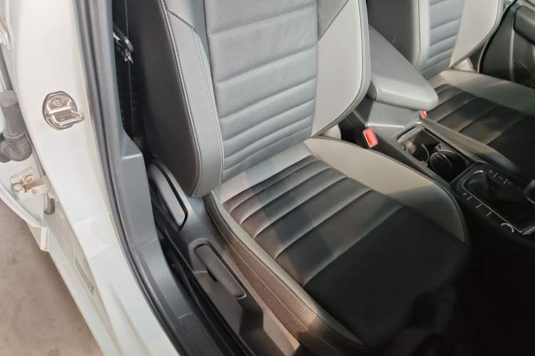 Used Volkswagen Sagitar 2021 280TSI DSG Excellence Edition Right Front Seat