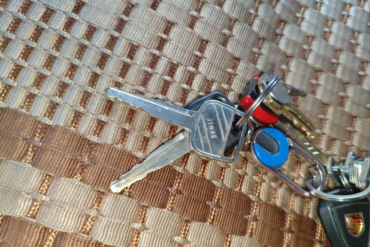 Used Jinbei Hiace 2014 2.0L 5th-Gen Power King Comfort Version V19
