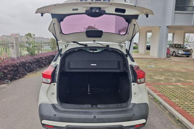 Used Nissan Kicks 2017 1.5L CVT Smart Drive Edition Trunk