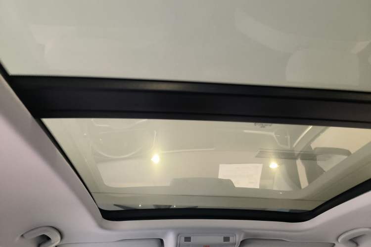 Used Volkswagen Tharu 2024 300TSI Two-Wheel-Drive Moon Luxury Edition Headliner