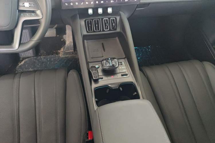 Used BYD Song L EV 2025 Intelligent Driving Version 662 km LiDAR Excellence Edition Gear Lever
