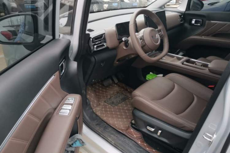 Used Wuling Starlight 730 2025 Model Plug-in Hybrid 125km Luxury Edition
