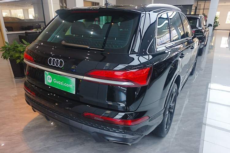 Used Audi Q7 2024 55 TFSI quattro S line Sport model
