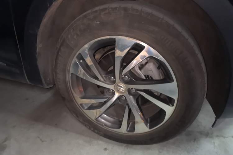 Used Buick Envision 2023 Encore S 552T Two-Wheel Drive Luxury Model Right Front Wheel Hub