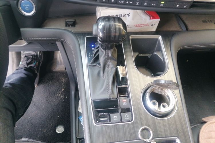 Used Toyota SIENNA 2023 2.5L Hybrid Deluxe Edition Gear Lever