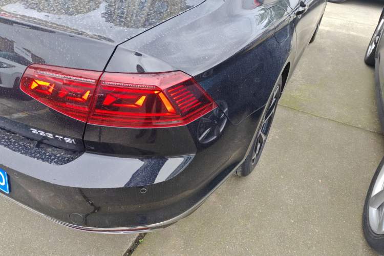 Used Volkswagen Magotan 2024 2 Million Units Zhongxiang Version 330TSI DSG Luxury Edition
