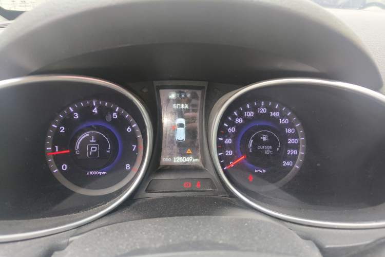 Used Hyundai Santa Fe 2013 2.4L Automatic Two-Wheel Drive Smart Version