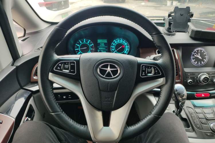 Used JAC Refine M5 2016 2.0T Gasoline Automatic Business Edition