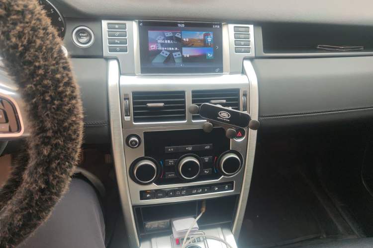 Used Land Rover Discovery Sport 2017 2.0T SE Audio And AC Panel