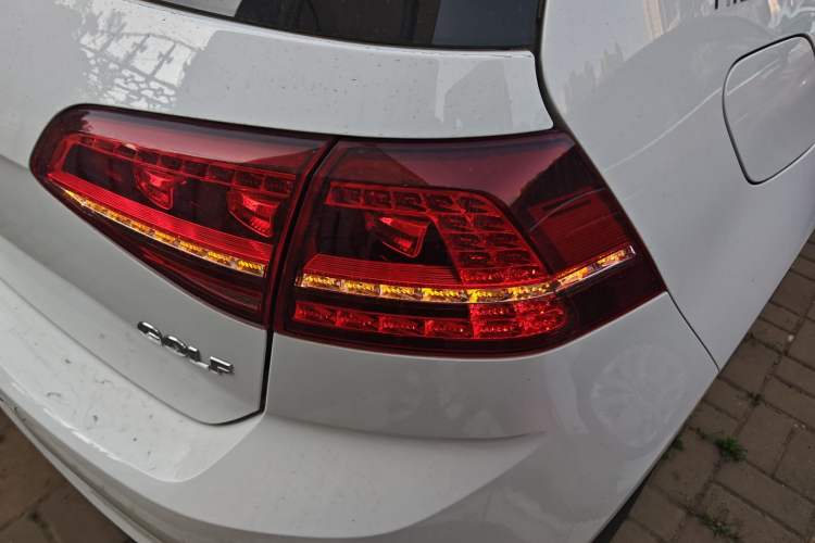 Used Volkswagen Golf 2017 1.6L Automatic Comfort Million-Vehicle Anniversary Edition
