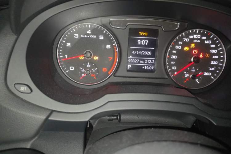 Used Audi Q3 2018 30th Anniversary Edition 30 TFSI Fashion Model Odometer Close Up