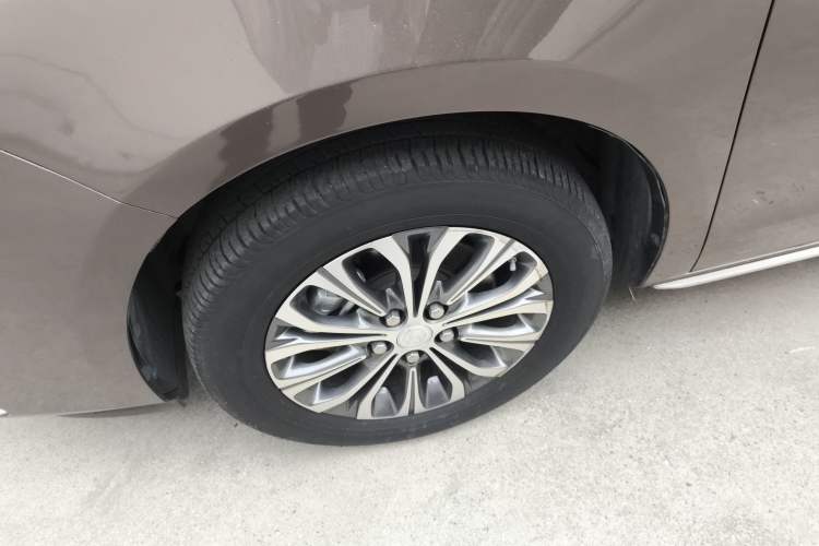 Used Buick GL8 2023 Land Executive Class Comfort Model Exterior 4