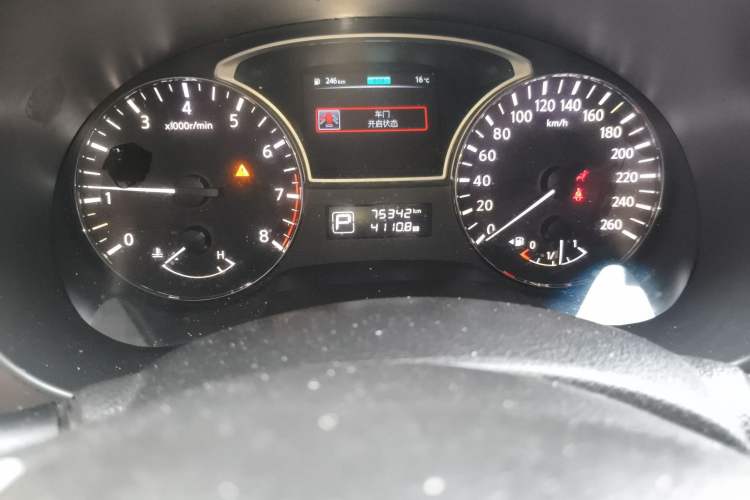 Used Nissan Teana 2016 2.0L XL Comfort Edition Odometer Close Up