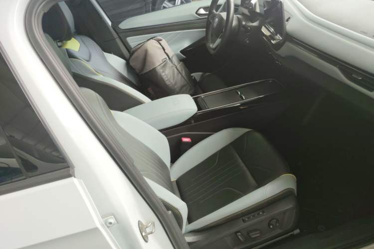 Used Volkswagen ID.4 X 2023 Pure Long-Range Version Right Front Seat