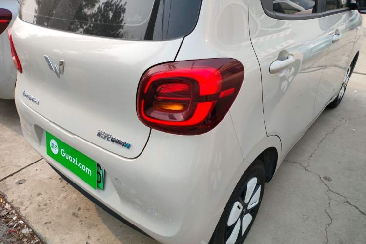 Used Wuling Hongguang MINIEV 2025 Four-Door Version Advanced Edition Right Rear Taillight