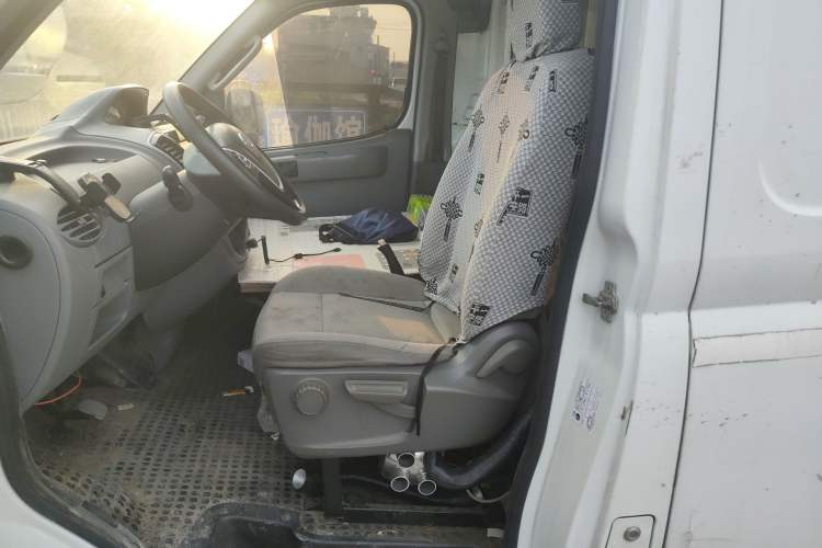 Used SAIC MAXUS Xintu V80 2021 2.0T Manual Classic City Delivery King Long Wheelbase High Roof 3 Seats
