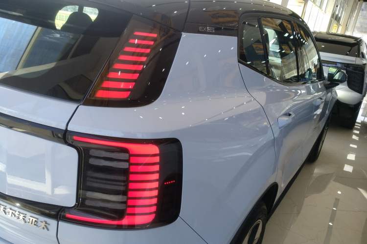 Used Volvo EX30 2025 Rear-Drive Long-Range Version Ultra