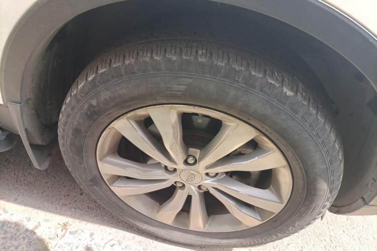 Used Geely Auto Emgrand X7 Sport 2016 1.8TD Automatic All-Wheel-Drive ZhiZun Edition Right Front Wheel Hub