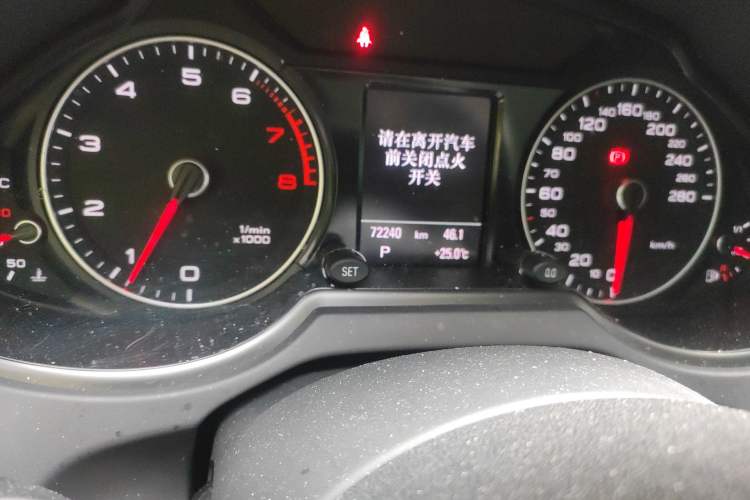 Used Audi Q5 2015 40 TFSI Technology Edition Odometer Close Up