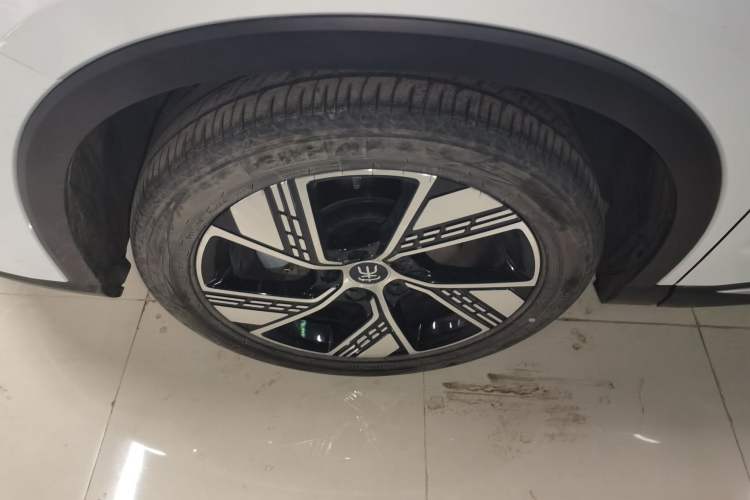 Used BYD Song Pro New Energy 2023 Champion Edition DM-i 110KM Excellence Model Left Front Wheel Hub