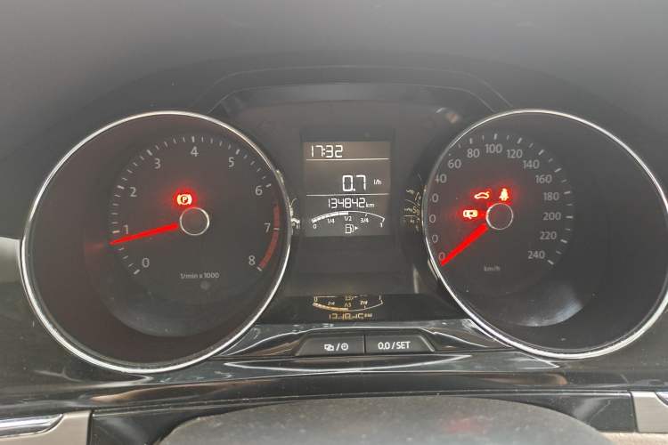 Used Volkswagen Bora 2014 1.6L Manual Comfort Model Odometer Close Up