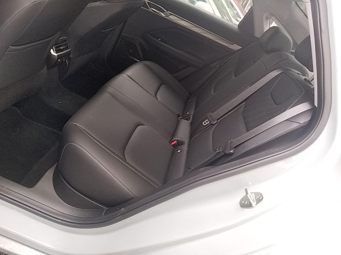 Geely Auto Emgrand L HiP 2022 1.5TD-DHT Pro 100KM Super Clean — снимка 20