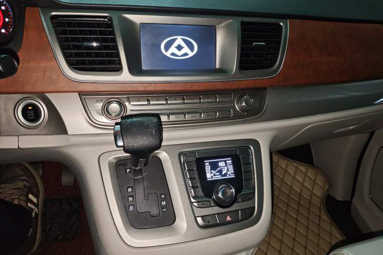 Used SAIC MAXUS G10 2014 2.0T Automatic Luxury Executive Edition
