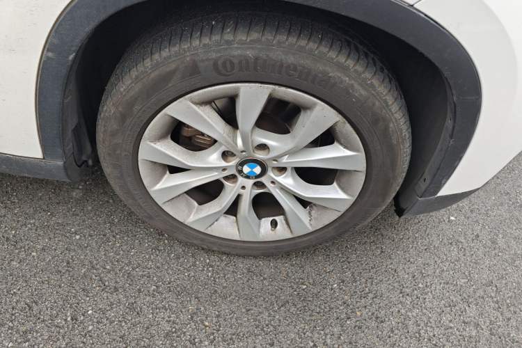 Used BMW X1 2013 sDrive18i Fashion Model Right Front Wheel Hub