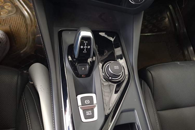 Used Lynk & Co 03 2022 1.5TD DCT JingPro Gear Lever