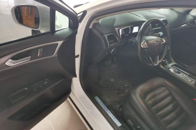 Used Ford Mondeo 2017 EcoBoost 180 Luxury Model Driver Seat