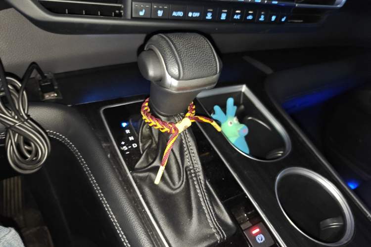 Used Toyota SIENNA 2021 2.5L Hybrid Ultimate Edition Gear Lever