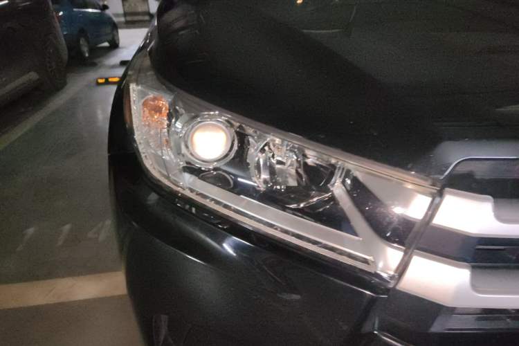 Used Toyota Highlander 2018 2.0T Four-Wheel Drive Luxury Version 7 Seats China VI Standard
