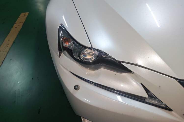 Used Lexus IS 2015 200T Leading Edition
