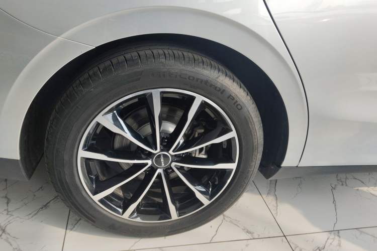 Used Roewe D7 2025 DMH 125km World Champion Excellence Edition Right Rear Wheel Hub