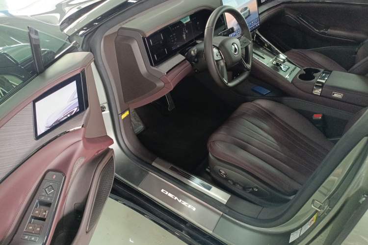 Used Denza Z9GT 2024 1100 4x4 Ultra First Edition Driver Seat