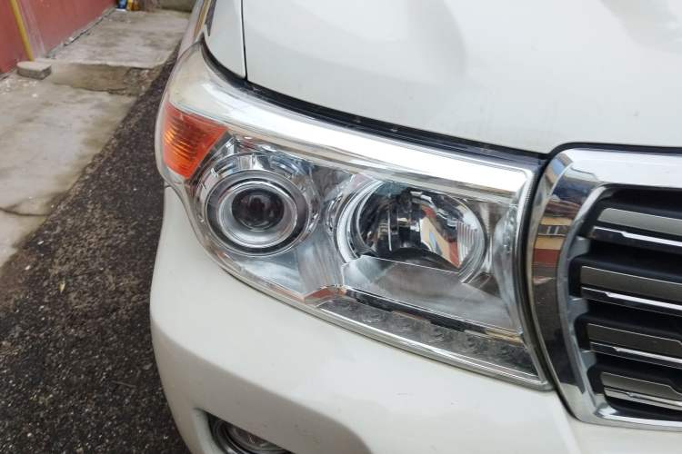 Used Toyota Land Cruiser  Right Front Headlight