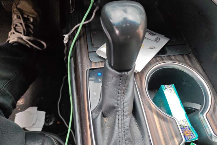 Used Toyota Camry 2018 2.5G Luxury Edition Gear Lever