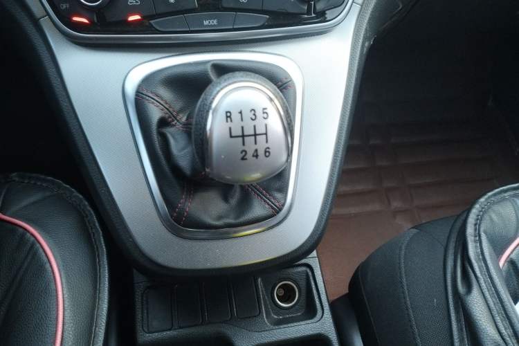 Used Haval M6 2019 1.5T Manual Two-Wheel Drive Urban Version China VI Standard Gear Lever