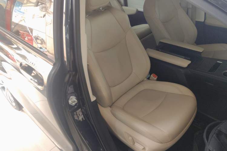 Used Toyota Granvia 2022 2.5L Hybrid Prestige Edition
