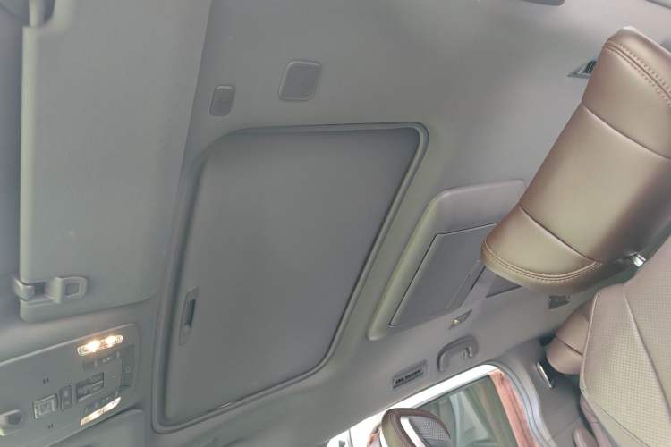 Used Toyota SIENNA 2021 2.5L Hybrid Platinum Edition Headliner