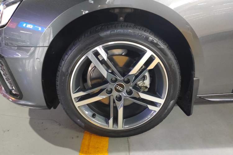 Used Audi A4L 2022 40 TFSI Luxury Dynamic Model
