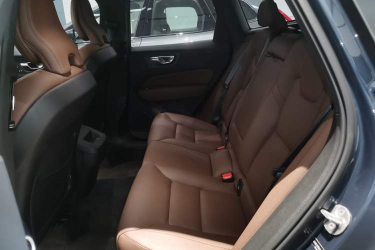 Used Volvo XC60 2023 B5 4x4 Smart Luxury Edition