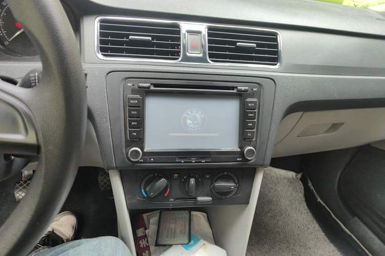 Used Skoda Rapid 2015 1.6L Manual Smart Selection Model
