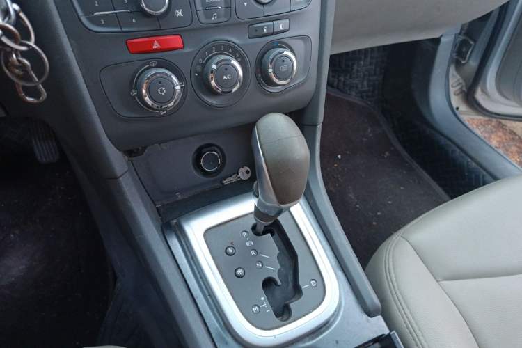 Used Citroen C4L 2013 1.6L Automatic Jingxiang Edition Gear Lever
